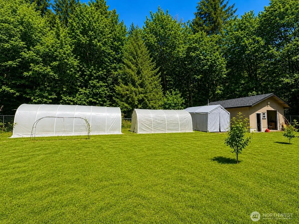 1611 E North Bay Road Allyn WA 98524