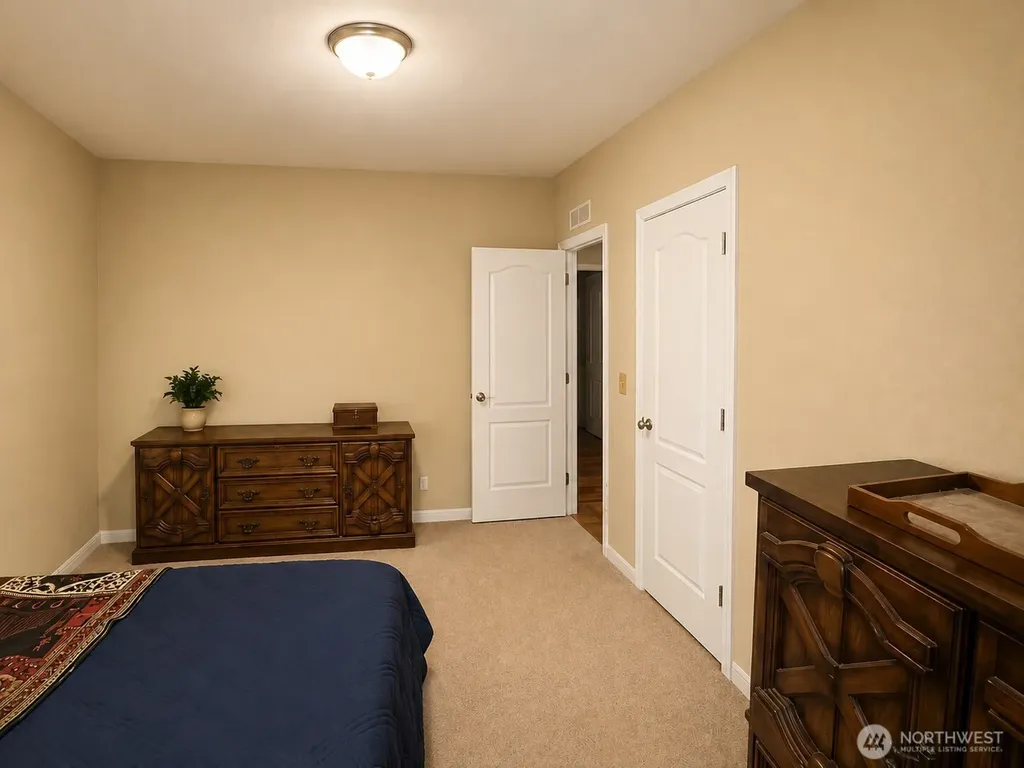 1611 E North Bay Road Allyn WA 98524