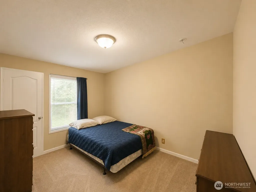1611 E North Bay Road Allyn WA 98524