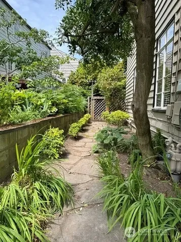 2612 W Galer Street Seattle WA 98199