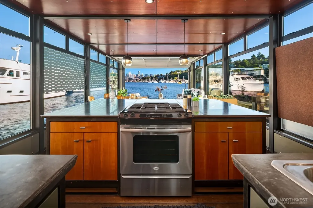 1301 N Northlake Way Seattle WA 98103