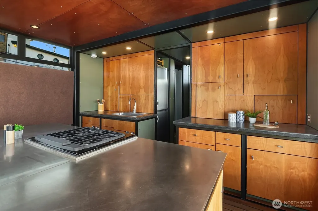 1301 N Northlake Way Seattle WA 98103