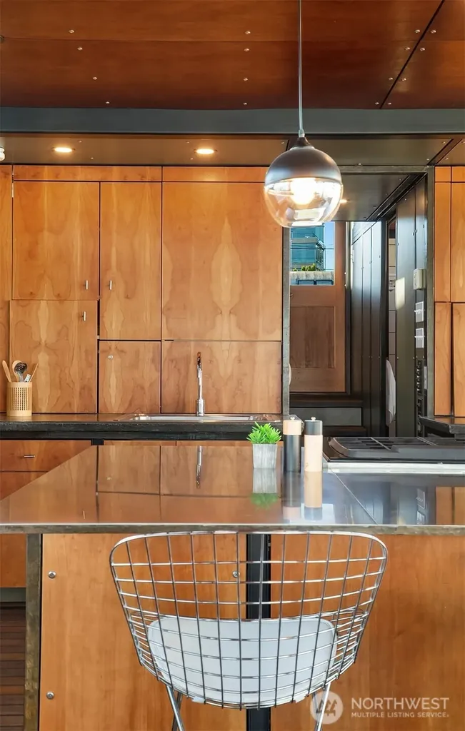 1301 N Northlake Way Seattle WA 98103