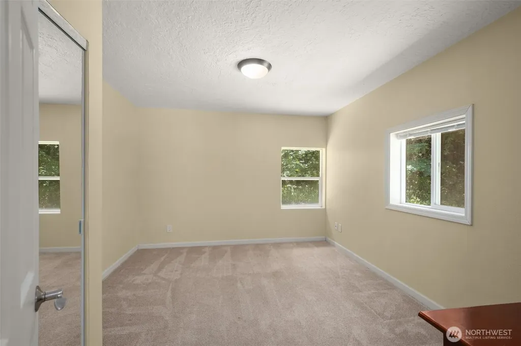 2703 25th Street SW Puyallup WA 98373