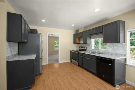 2703 25th Street SW Puyallup WA 98373