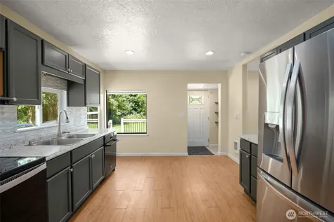 2703 25th Street SW Puyallup WA 98373