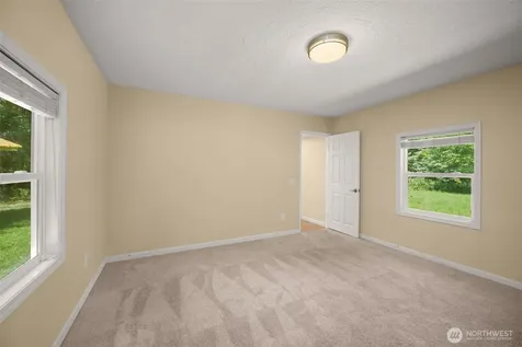 2703 25th Street SW Puyallup WA 98373