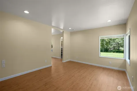 2703 25th Street SW Puyallup WA 98373