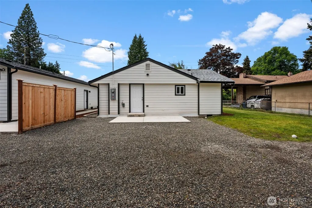 8827 E D Street Tacoma WA 98445