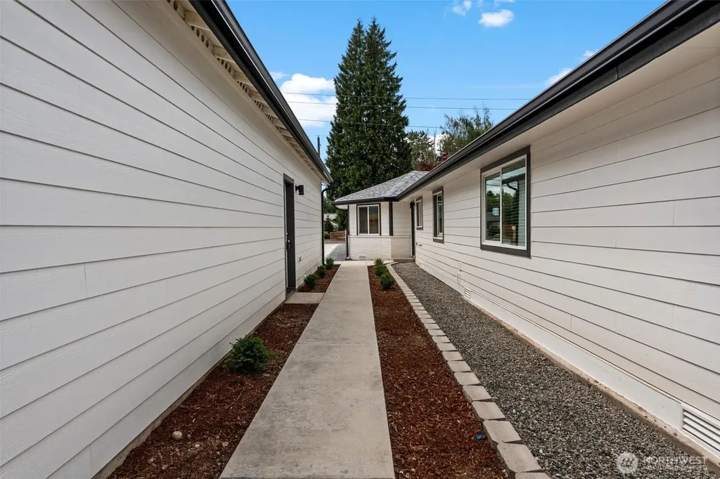 8827 E D Street Tacoma WA 98445