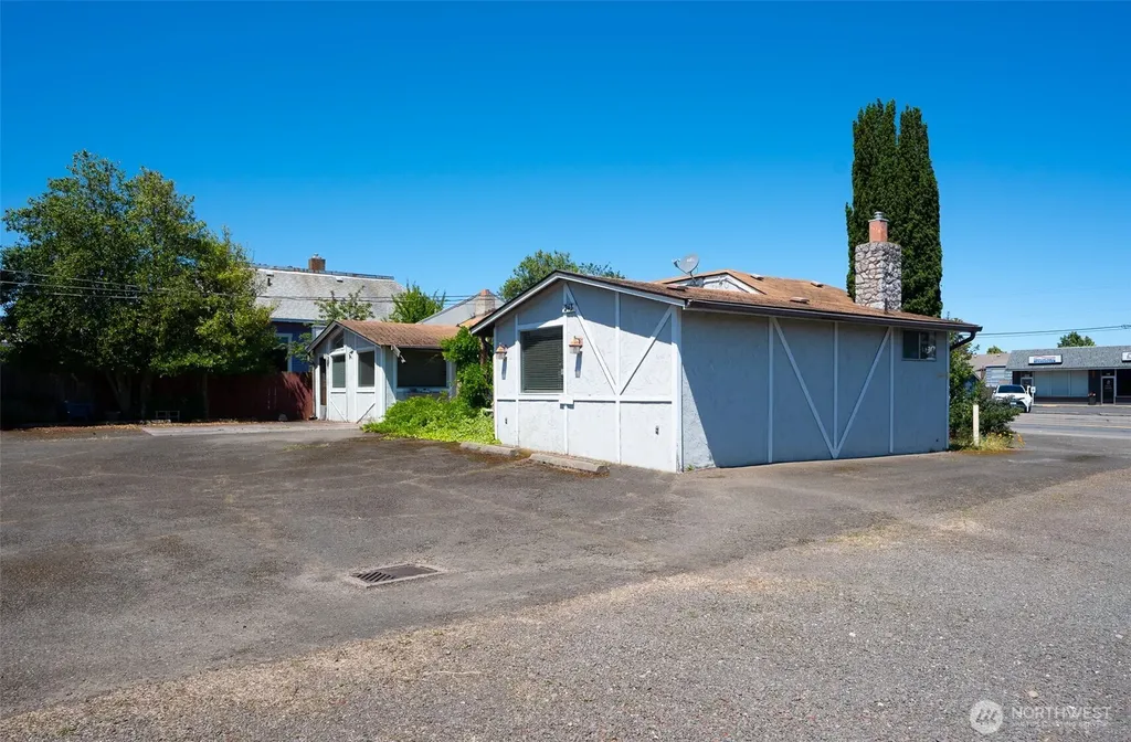 243 W Washington Street Sequim WA 98382