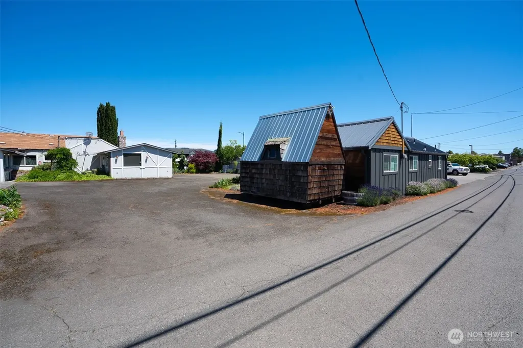 243 W Washington Street Sequim WA 98382