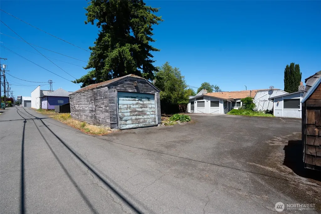 243 W Washington Street Sequim WA 98382