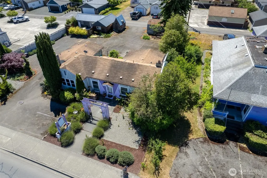 243 W Washington Street Sequim WA 98382