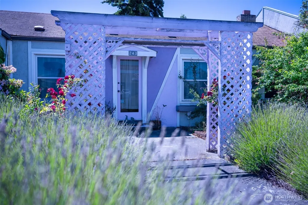 243 W Washington Street Sequim WA 98382