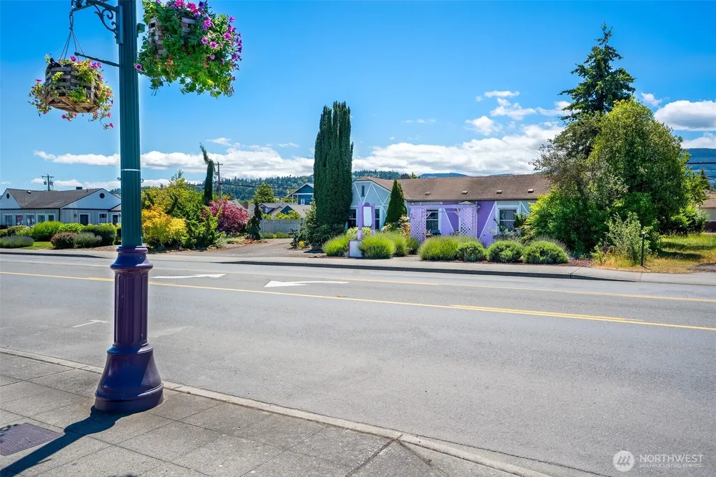 243 W Washington Street Sequim WA 98382