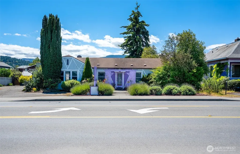 243 W Washington Street Sequim WA 98382