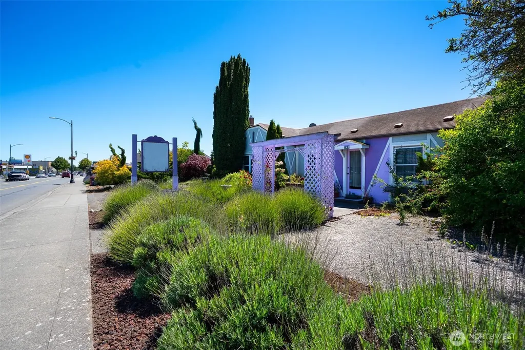 243 W Washington Street Sequim WA 98382