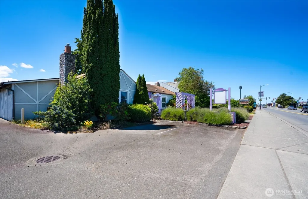 243 W Washington Street Sequim WA 98382