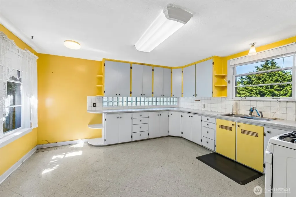8812 Dibble Avenue NW Seattle WA 98117