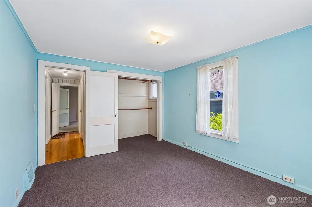 8812 Dibble Avenue NW Seattle WA 98117