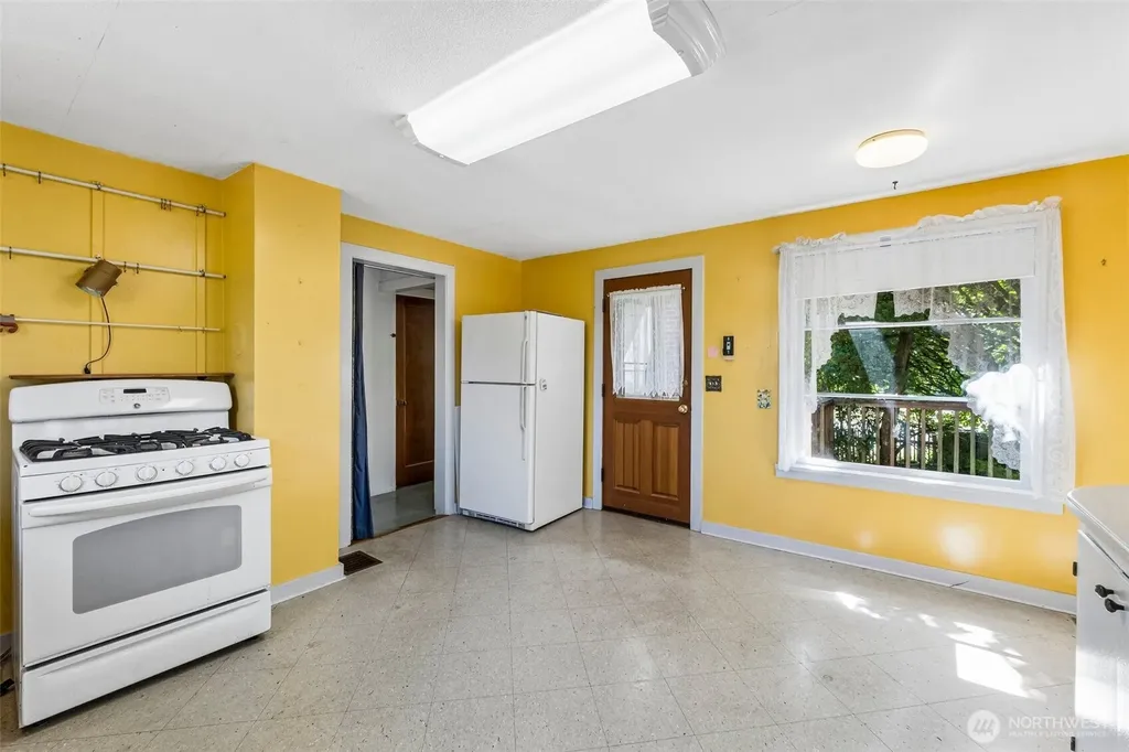 8812 Dibble Avenue NW Seattle WA 98117