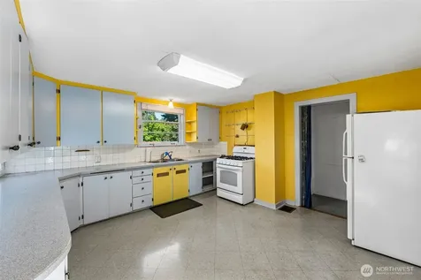 8812 Dibble Avenue NW Seattle WA 98117