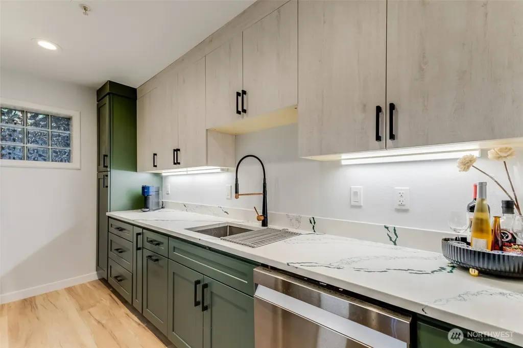 1504 Aurora Avenue N Seattle WA 98109