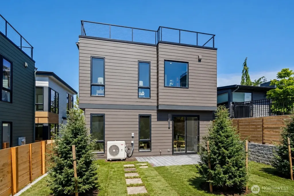 543 16th Avenue W Kirkland WA 98033