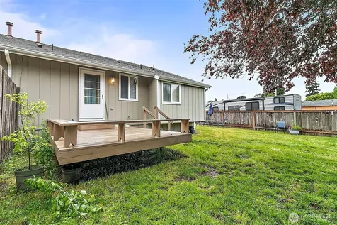 916 40th Avenue SW Puyallup WA 98373