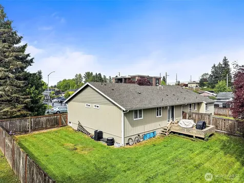 916 40th Avenue SW Puyallup WA 98373