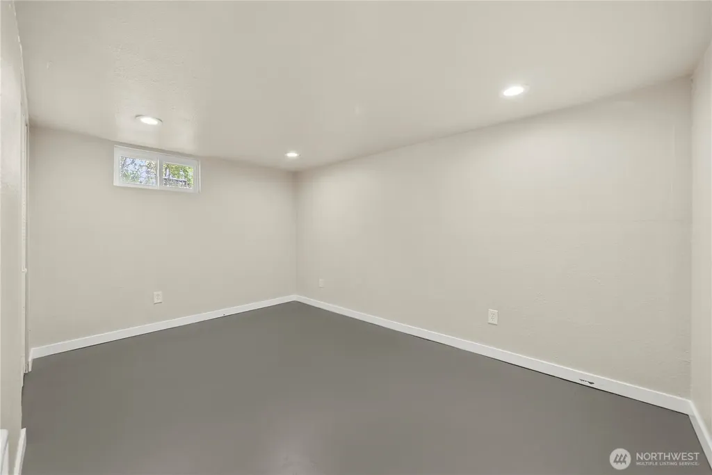 1425 S 52nd Street Tacoma WA 98408