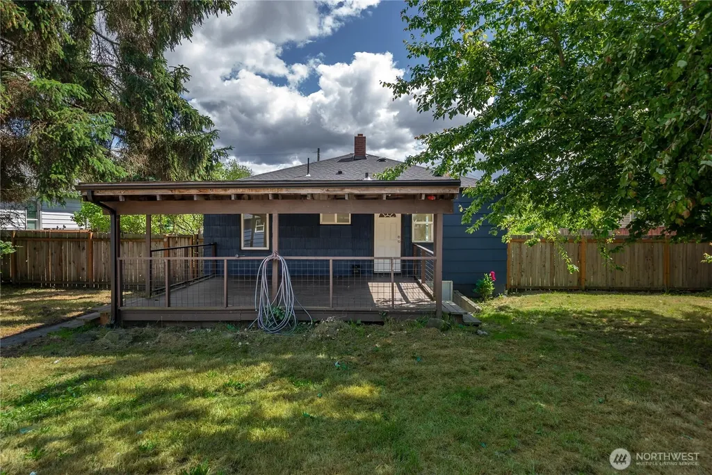 1425 S 52nd Street Tacoma WA 98408