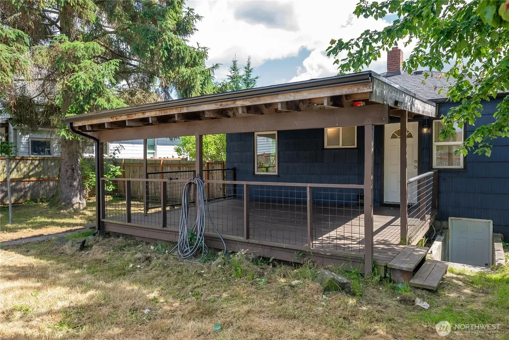 1425 S 52nd Street Tacoma WA 98408