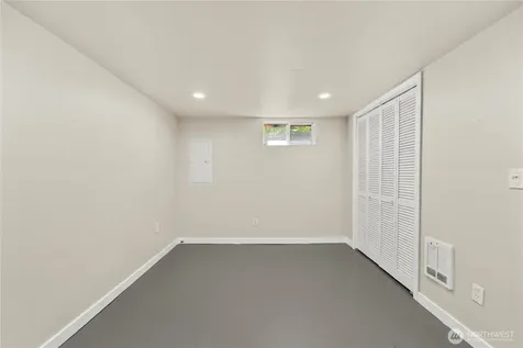 1425 S 52nd Street Tacoma WA 98408