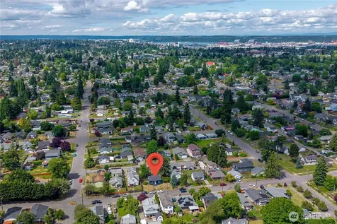1425 S 52nd Street Tacoma WA 98408