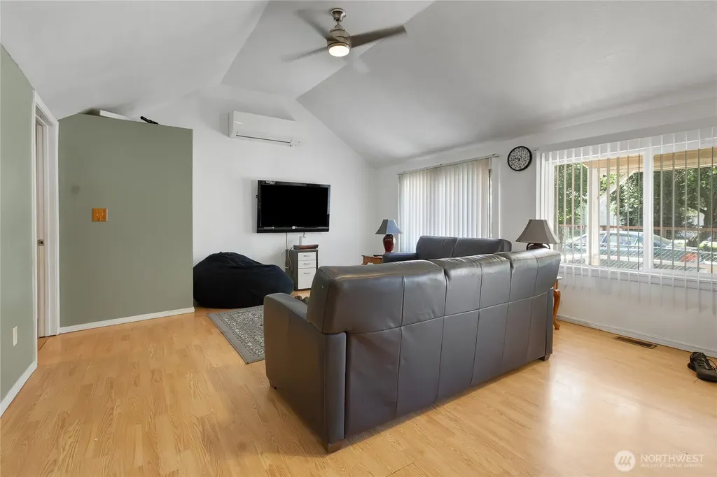3009 D Street SE Auburn WA 98002