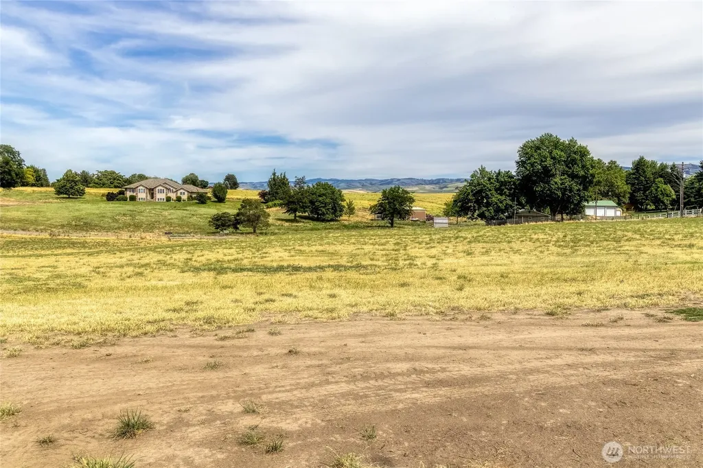 1111 Rooster Road Walla Walla WA 99362