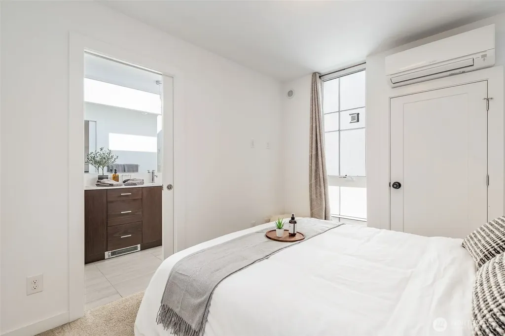 1112 13th Avenue Seattle WA 98122