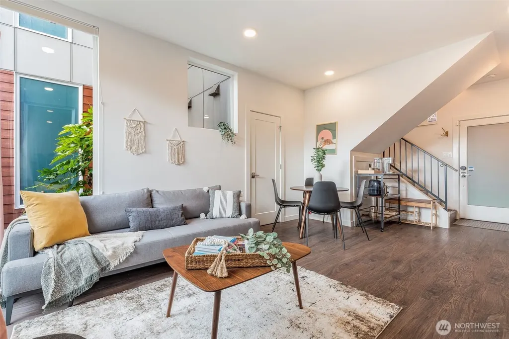 1112 13th Avenue Seattle WA 98122