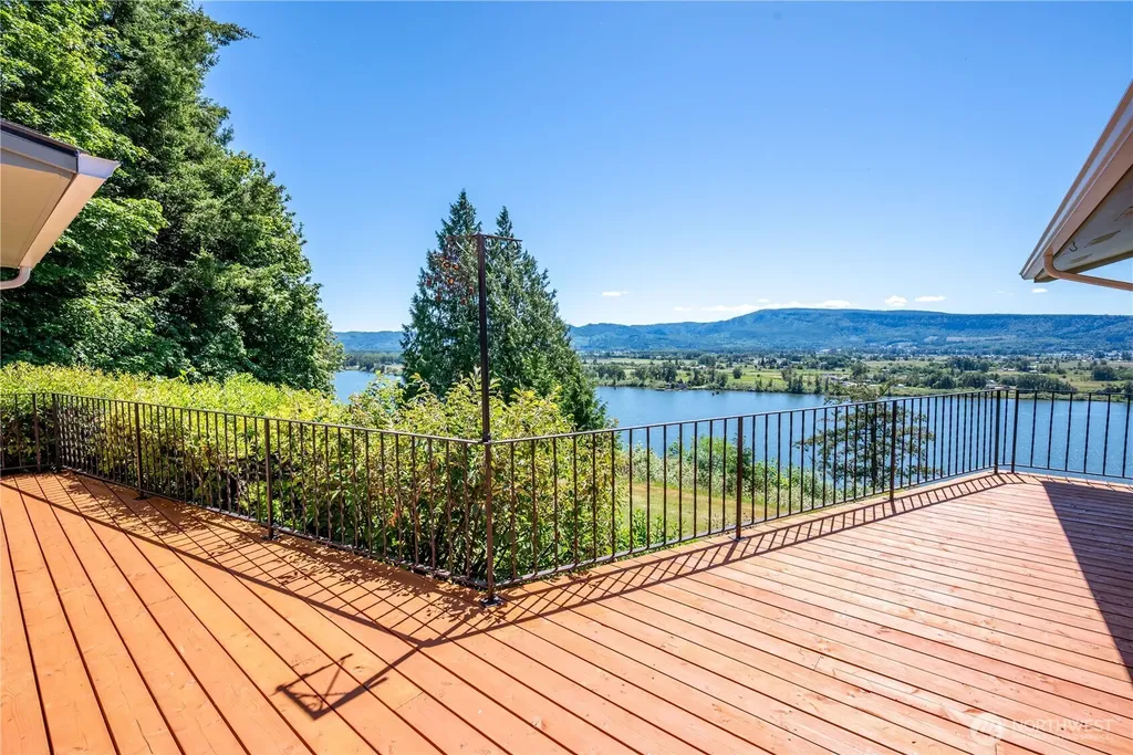 18 Island View Lane Cathlamet WA 98612