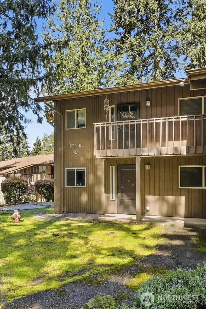 22105 66th Avenue W Mountlake Terrace WA 98043