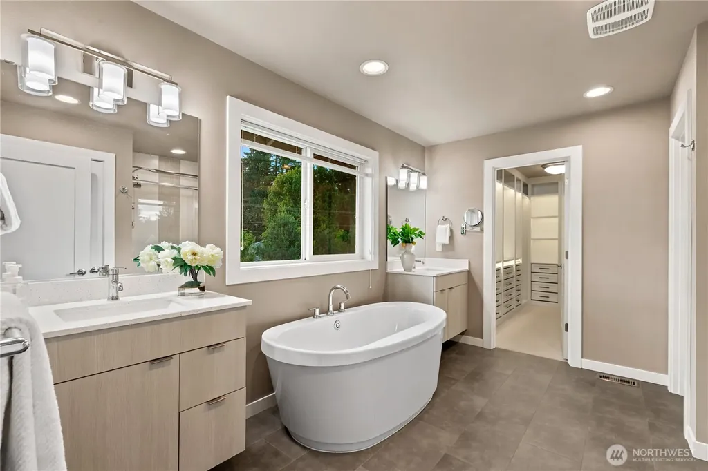 13932 131st Lane NE Kirkland WA 98034