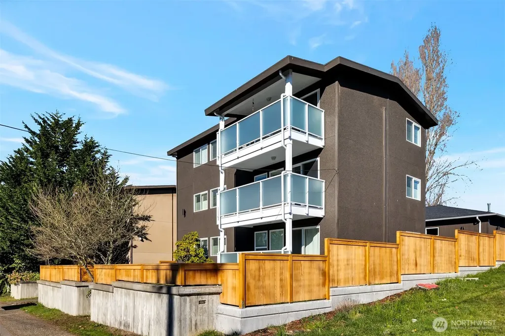 1016 SW 152nd Street Burien WA 98166