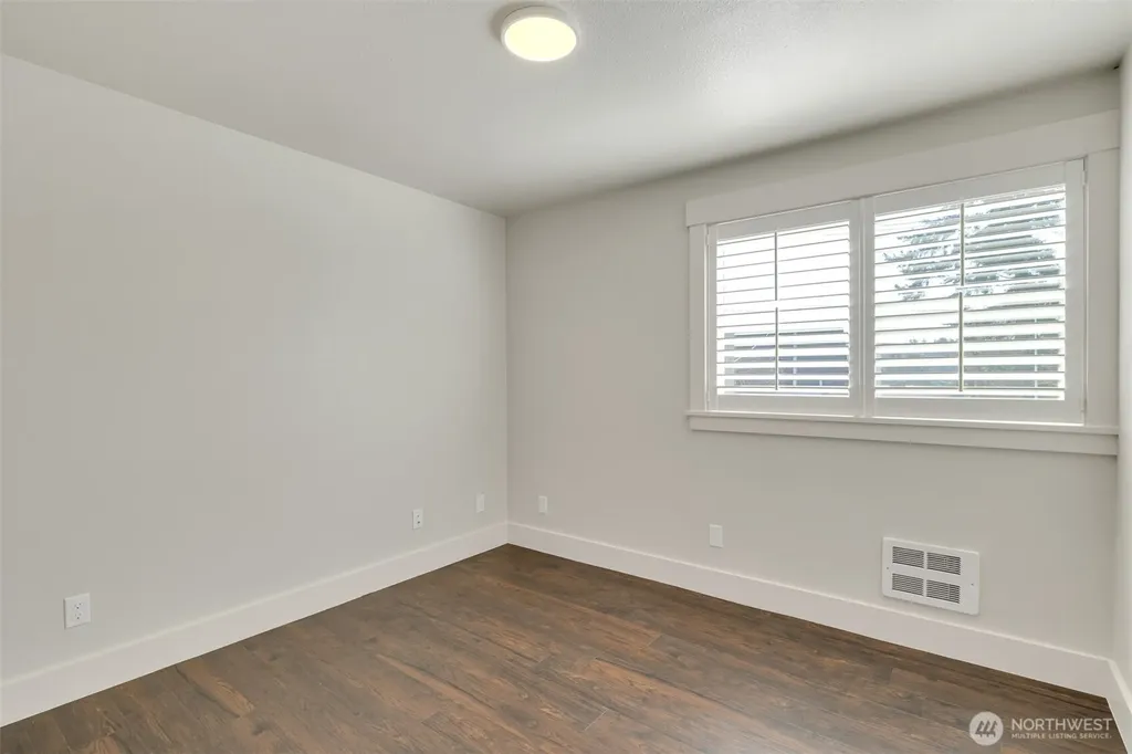 1016 SW 152nd Street Burien WA 98166