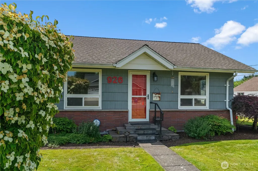 926 6th Avenue SW Puyallup WA 98371