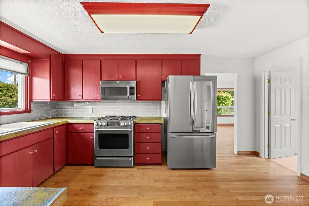 926 6th Avenue SW Puyallup WA 98371