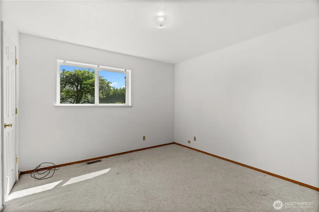 926 6th Avenue SW Puyallup WA 98371