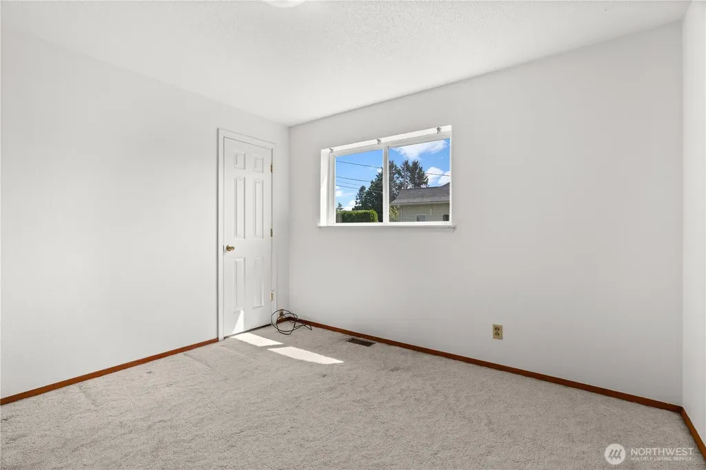926 6th Avenue SW Puyallup WA 98371