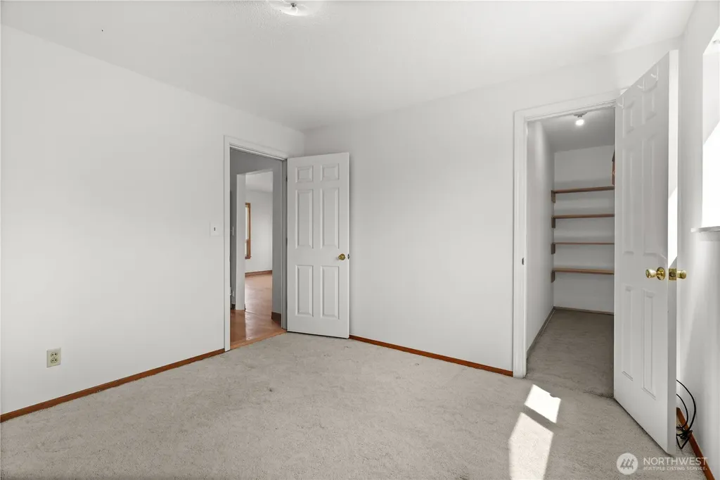 926 6th Avenue SW Puyallup WA 98371